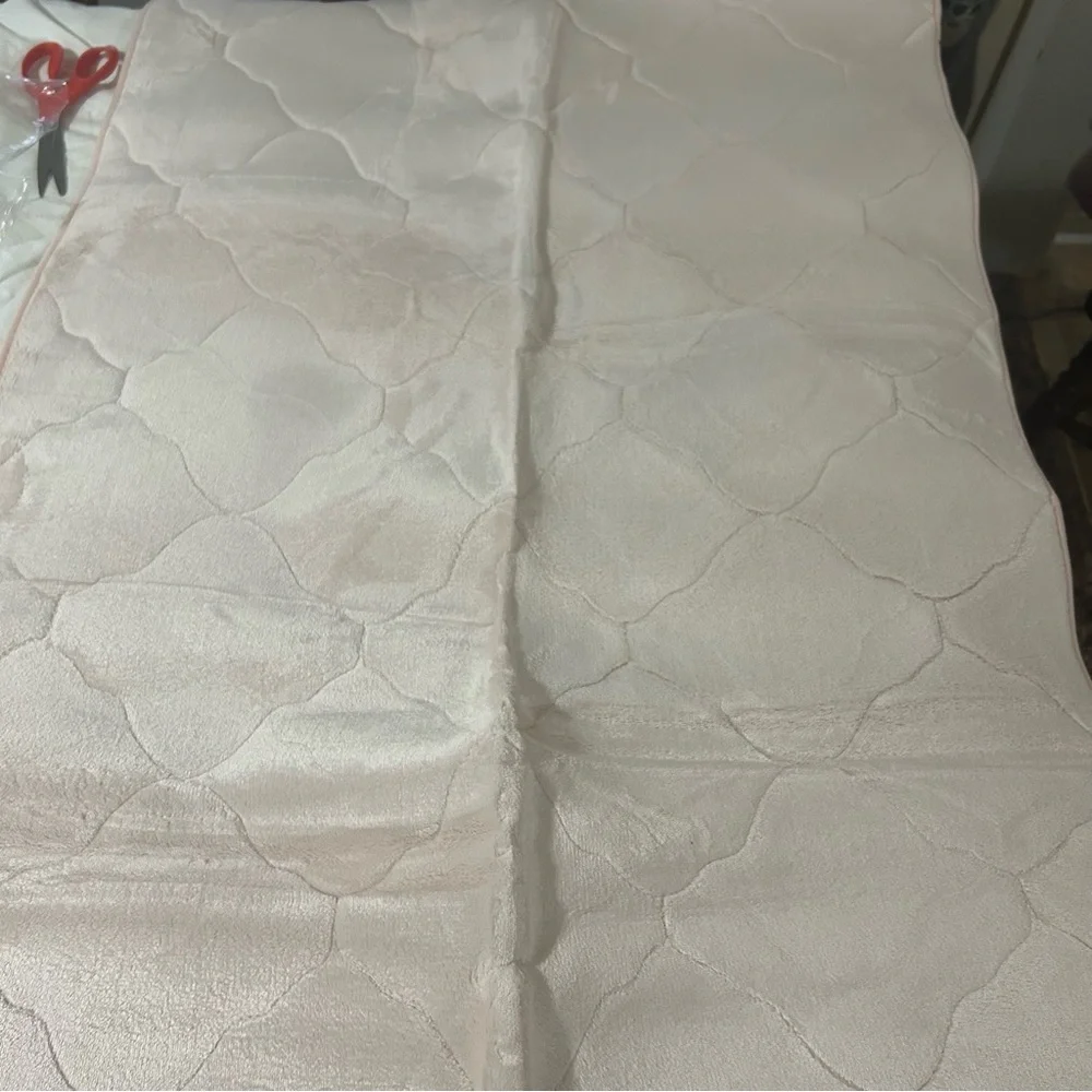Oversize Olanly Memory Foam light pink bath mat NWT
